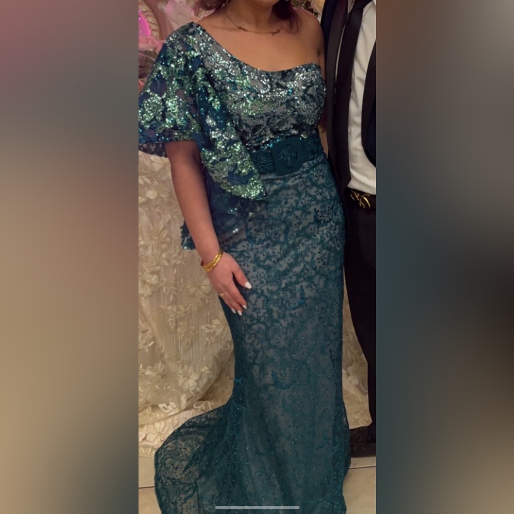 Size 6-8 green dress